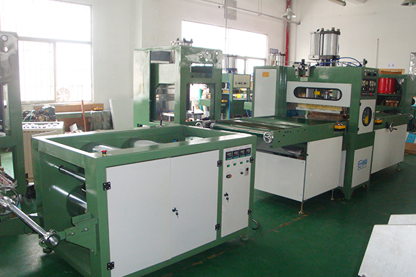 Automatic Plastic Box Creasing and Die Cutting Machine